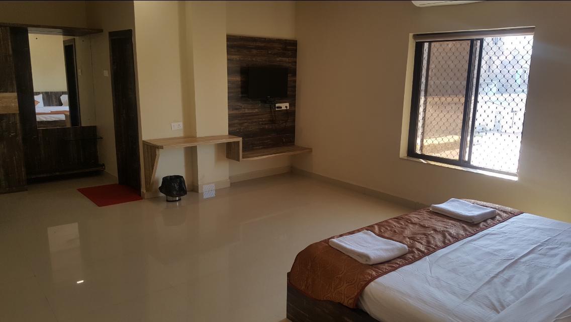 Hotel Shehnai Garden Khurai Bagian luar foto